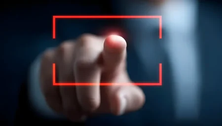 Peer insights on AI adoption and the disaster recovery gap A finger pressing a screen to start a recovery.